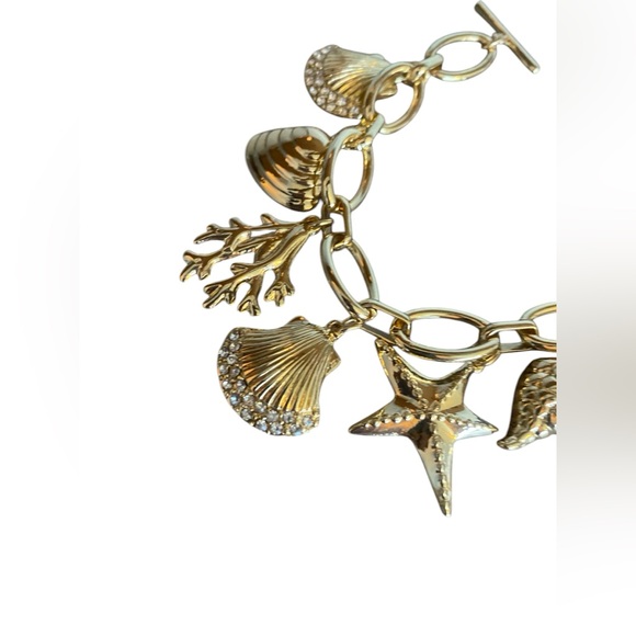 NWT The Limited Gold Tone Charm Bracelet with Seashells and Ocean Theme - Picture 3 of 4